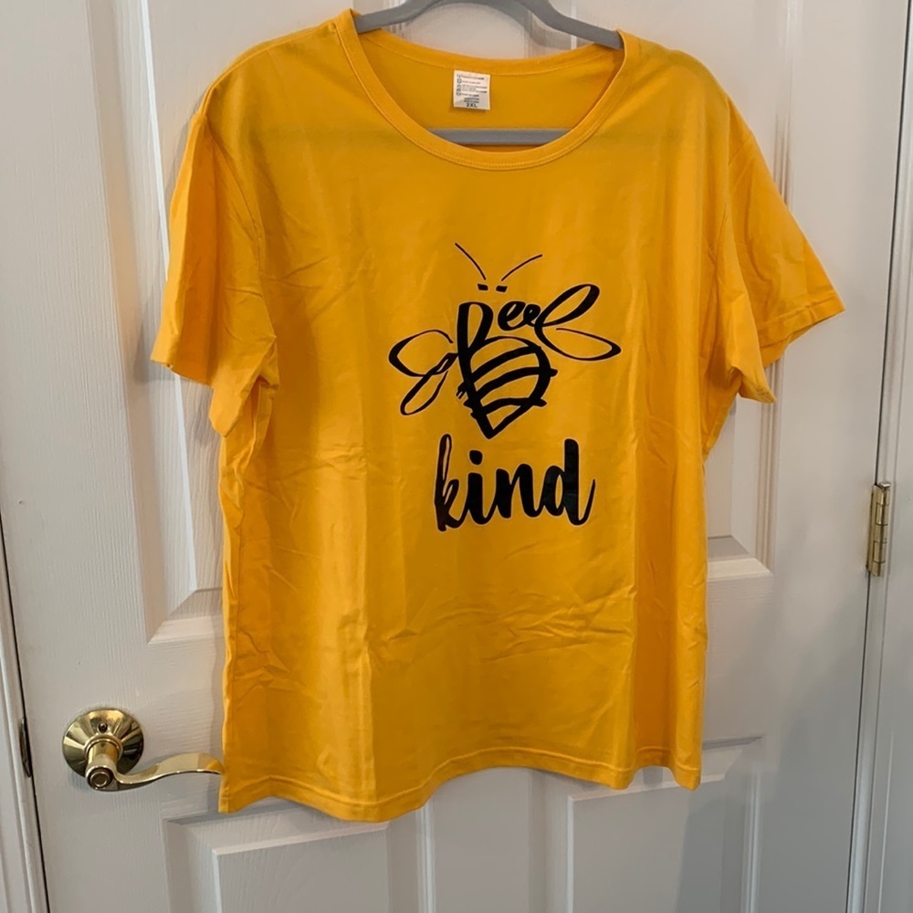 NWOT‎ “Bee Kind” T-shirt size 2XL